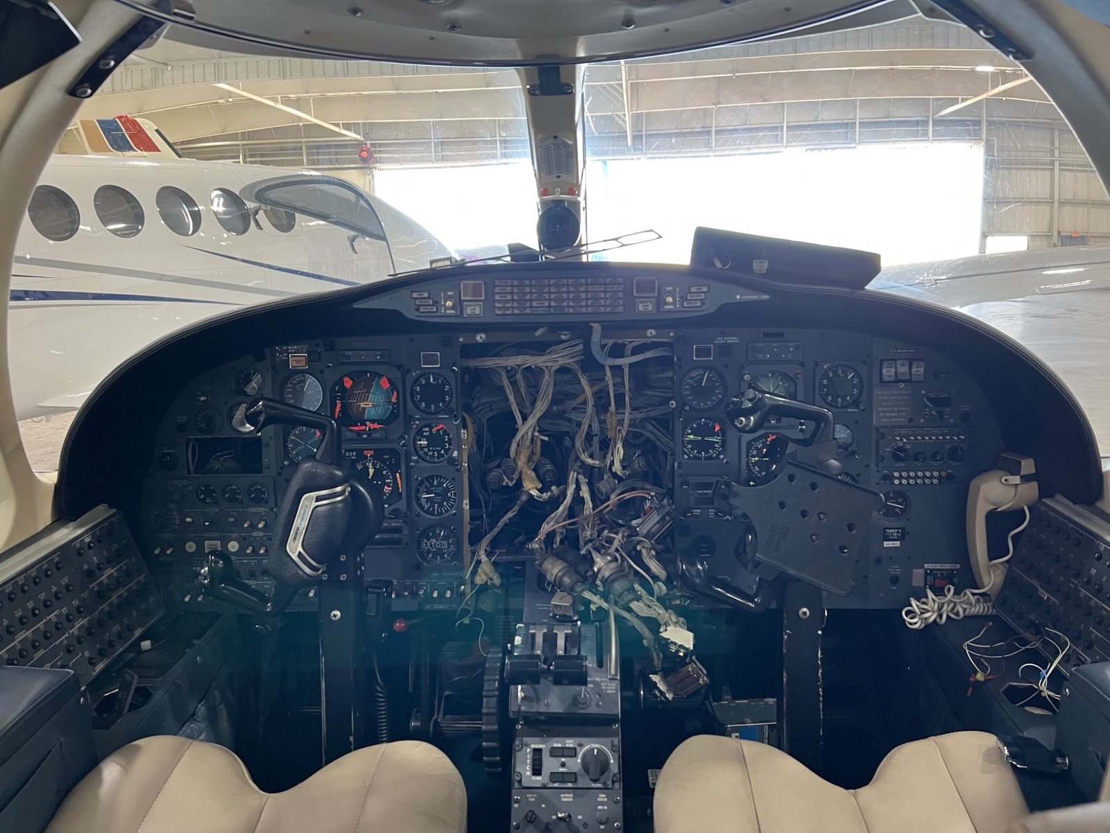 Aircraft avionics wiring and troubleshooting