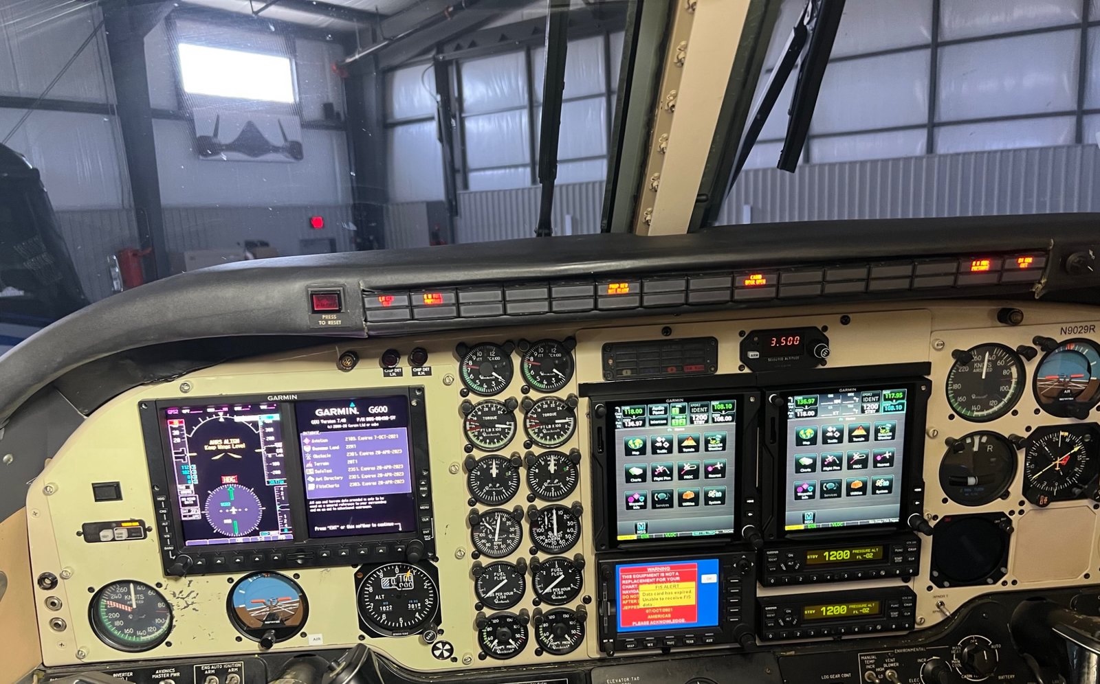 Business aircraft avionics panel modernization