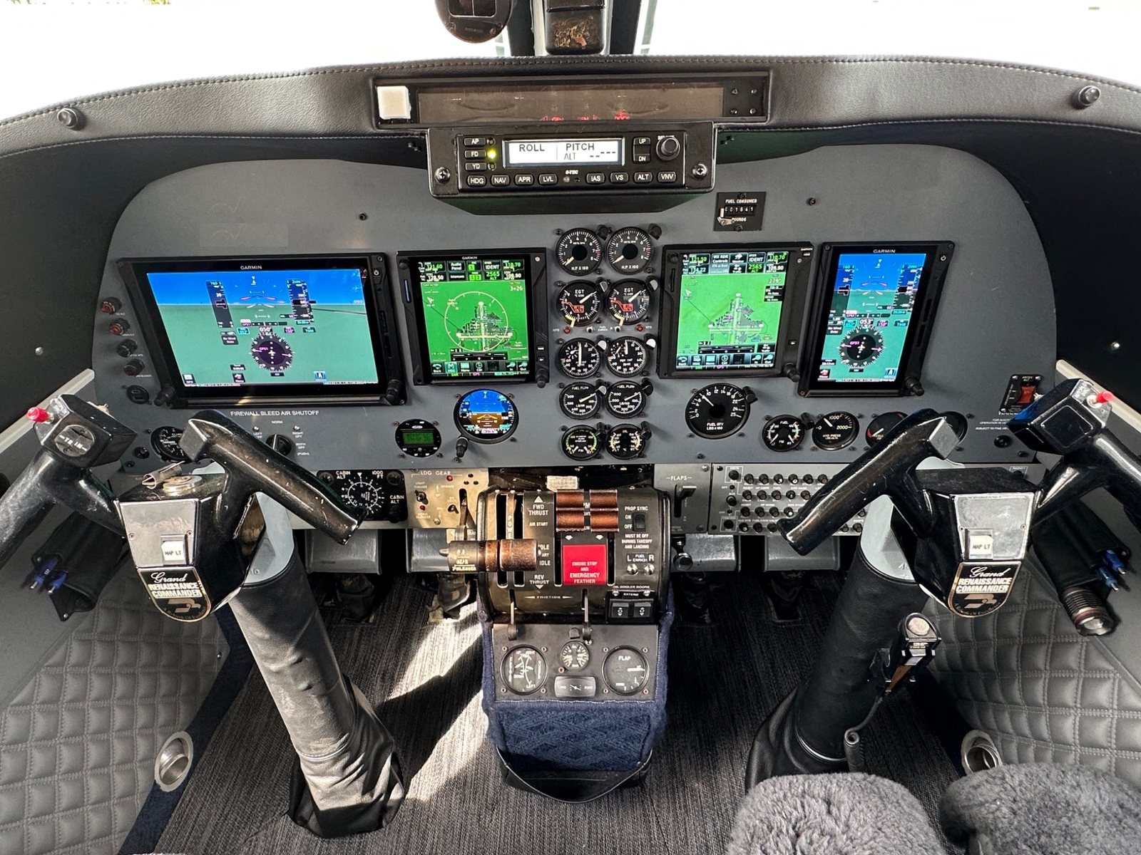 Turbo Commander full Garmin avionics panel
